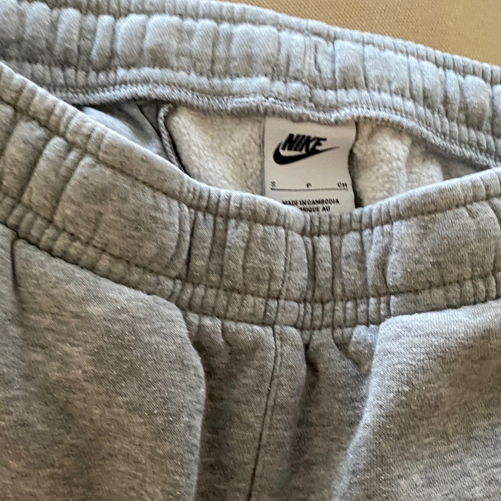Nike Mens Light Gray Joggers